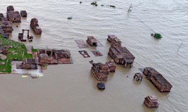              ಪ್ರವಾಹಕ್ಕೆ ದಾರಿಮಾಡಿಕೊಟ್ಟವೇ ಅವೈಜ್ಞಾನಿಕ ಸೇತುವೆಗಳು...!   