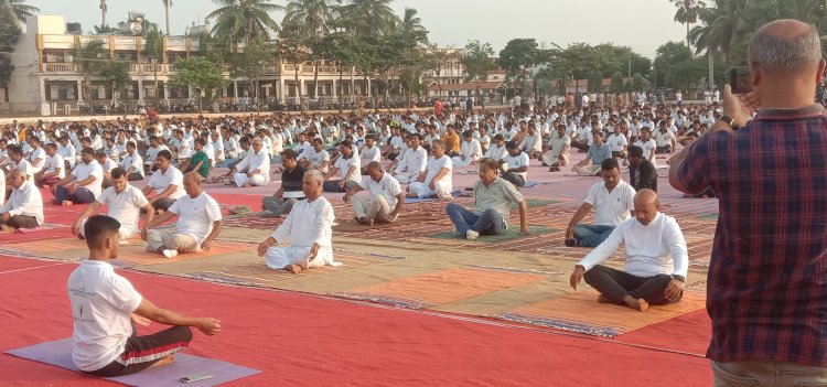 ವಿಶ್ವ ಯೋಗದಿನ:ಬವಿವ ಸಂಘದಲ್ಲಿ ವರುಣದೇವನಿಗೆ ಪ್ರಾರ್ಥಿಸಿ ಸಾಮೂಹಿಕ ಯೋಗಾಭ್ಯಾಸ