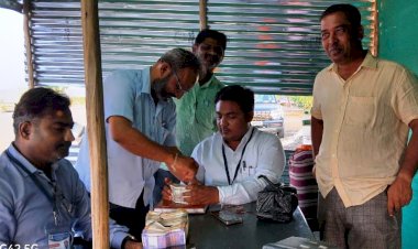 ದಾಖಲೆ ಇಲ್ಲದ ೧೦.೭೭ ಲಕ್ಷ ರೂ.ಗಳ ನಗದು ವಶ