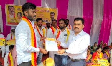 ಕನ್ನಡಿಗರಿಗೆ ಉದ್ಯೋಗ ಮೀಸಲಾತಿಗೆ ಒತ್ತಾಯಿಸಿ ಕರವೇ ಧರಣಿ 