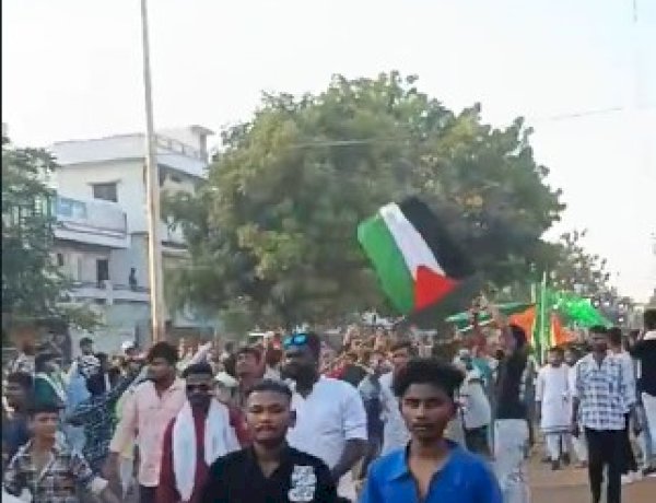 ಈದ್ ಮೆರವಣಿಗೆಯಲ್ಲಿ ಹಾರಾಡಿದ ಪ್ಯಾಲಿಸ್ತೇನ್ ಧ್ವಜ..!