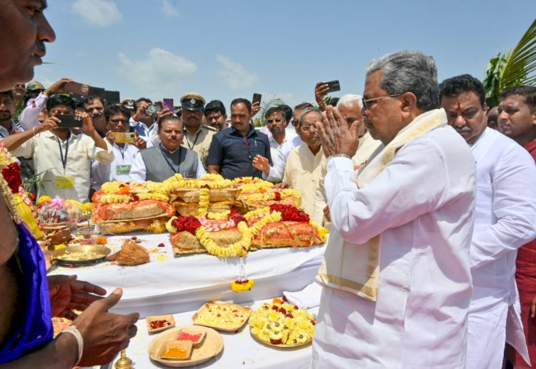 *ಕೃಷ್ಣೆಯ ಜಲದಿಗೆ ಸಿಎಂ, ಡಿಸಿಎಂ ಬಾಗಿನ ಅರ್ಪಣೆ
