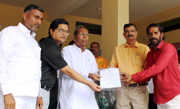 ವಿವಿಧ ಸಂತ್ರಸ್ತರಿಗೆ ಹಕ್ಕುಪತ್ರ ವಿತರಿಸಿದ ಶಾಸಕ ಮೇಟಿ