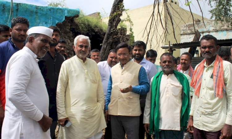 ಮನೆ, ಬೆಳೆ ಹಾನಿ ವೀಕ್ಷಿಸಿದ ಶಾಸಕ ಜೆ.ಟಿ.ಪಾಟೀಲ