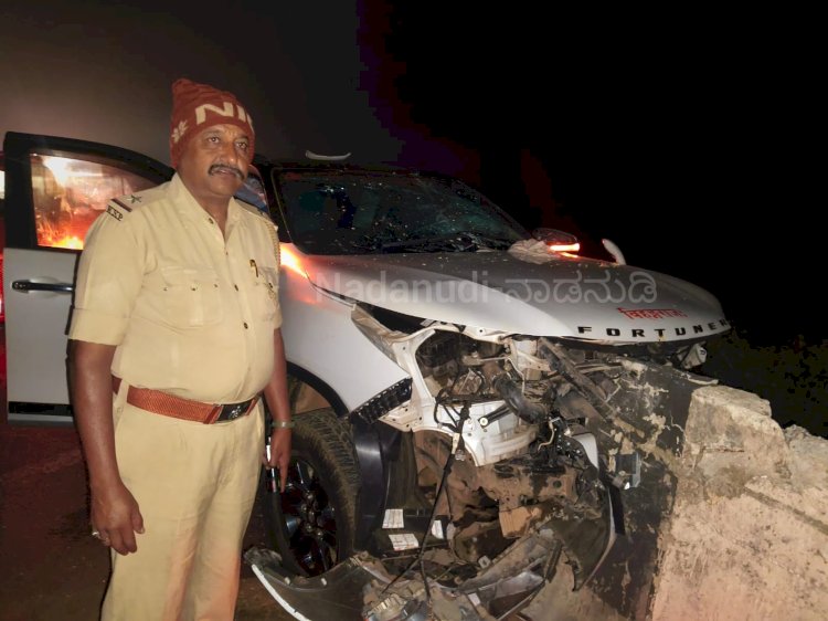 ಸತ್ಯಾತ್ಮತೀರ್ಥರು ಪ್ರಯಾಣಿಸುತ್ತಿದ್ದ ಕಾರಿಗೆ ಅಪಘಾತ: ಹಾವೇರಿ ಜಿಲ್ಲೆ ಶಿಗ್ಗಾವಿ ಬಳಿ ಘಟನೆ